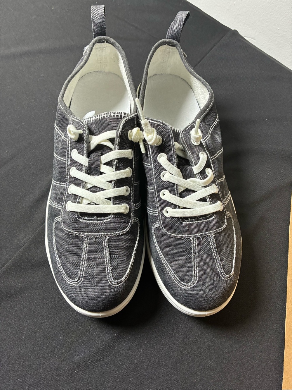 Men's Casual Lace-Up Canvas Sneakers in Charcoal